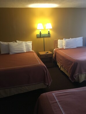 Familienzimmer, Mehrere Betten | 1 Schlafzimmer, hochwertige Bettwaren, Betten mit Memory-Foam-Matratzen