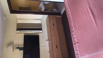 1 bedroom, premium bedding, memory-foam beds, blackout curtains