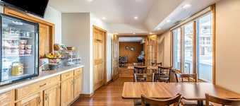 Americas Best Value Inn & Suites St. Marys