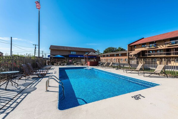 Seasonal outdoor pool