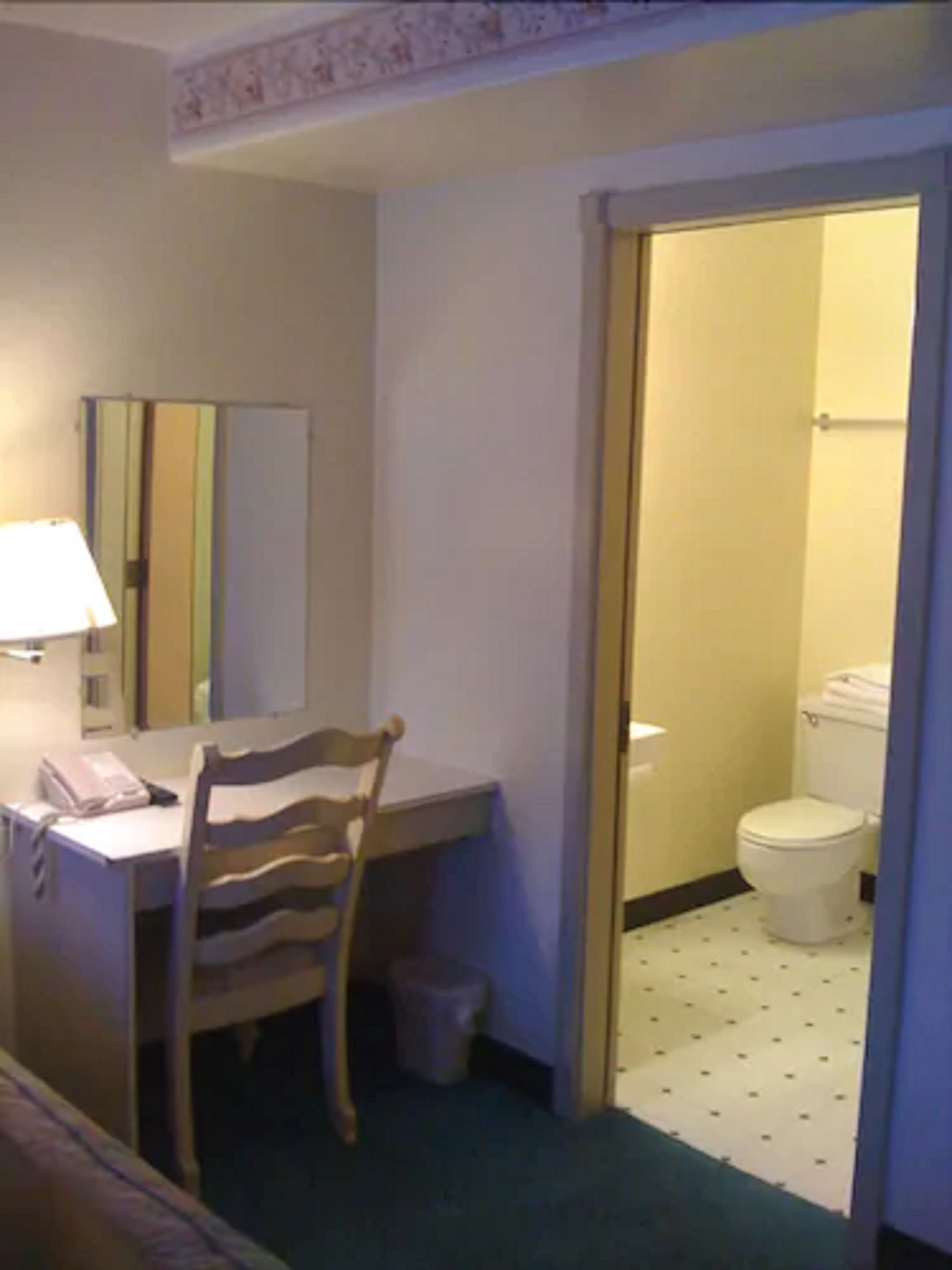 room, 1 queen bed, private bathroom | in-room business centre