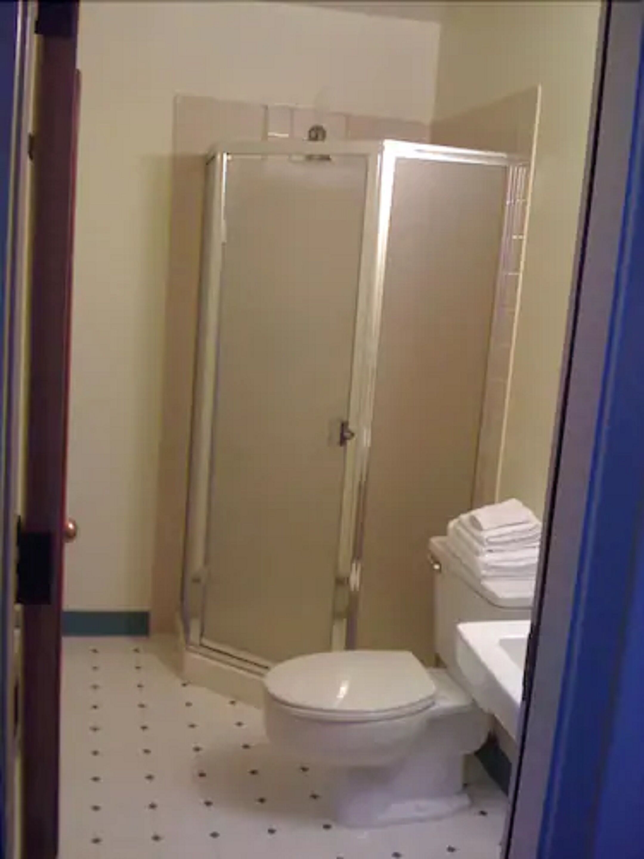 room, 1 queen bed, private bathroom | bathroom | towels