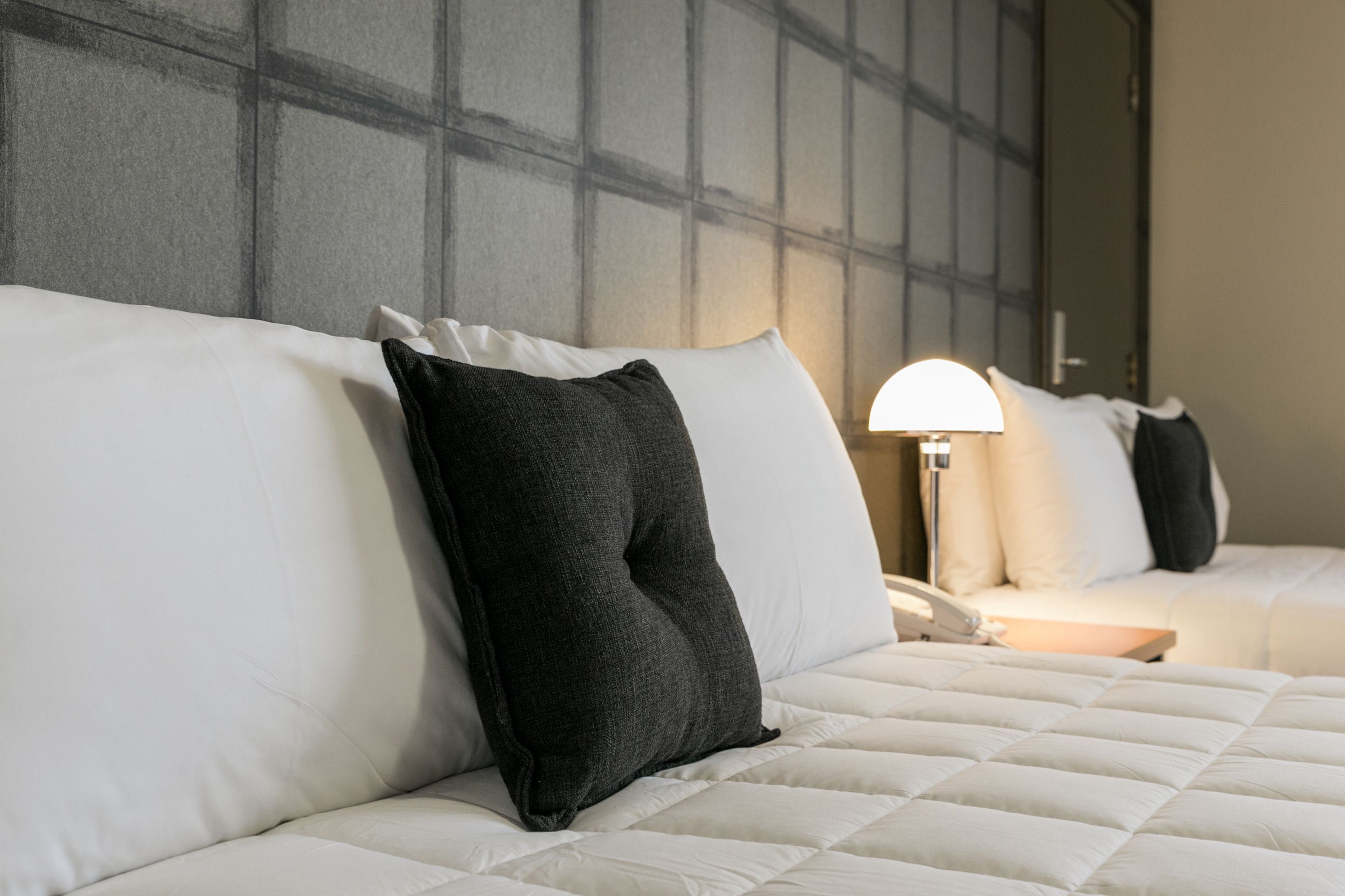 Quarto luxo, 2 camas Queen | Frigobar, cofres nos quartos, escrivaninha, cortinas blackout