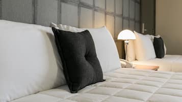 Quarto luxo, 2 camas Queen | Frigobar, cofres nos quartos, escrivaninha, cortinas blackout