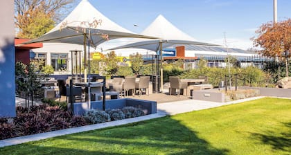 Hotel Elms Christchurch, an Ascend Collection Hotel