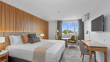 Deluxe Room, 1 King Bed