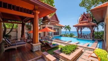 Vila superluxo, 2 quartos, piscina particular, de frente para o mar | Terraço/pátio