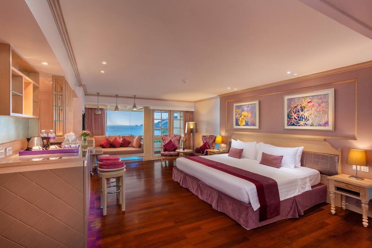 Luxury Suite, Jetted Tub, Ocean View (Diamond Jacuzzi Suite) | Premium bedding, minibar, in-room safe, desk