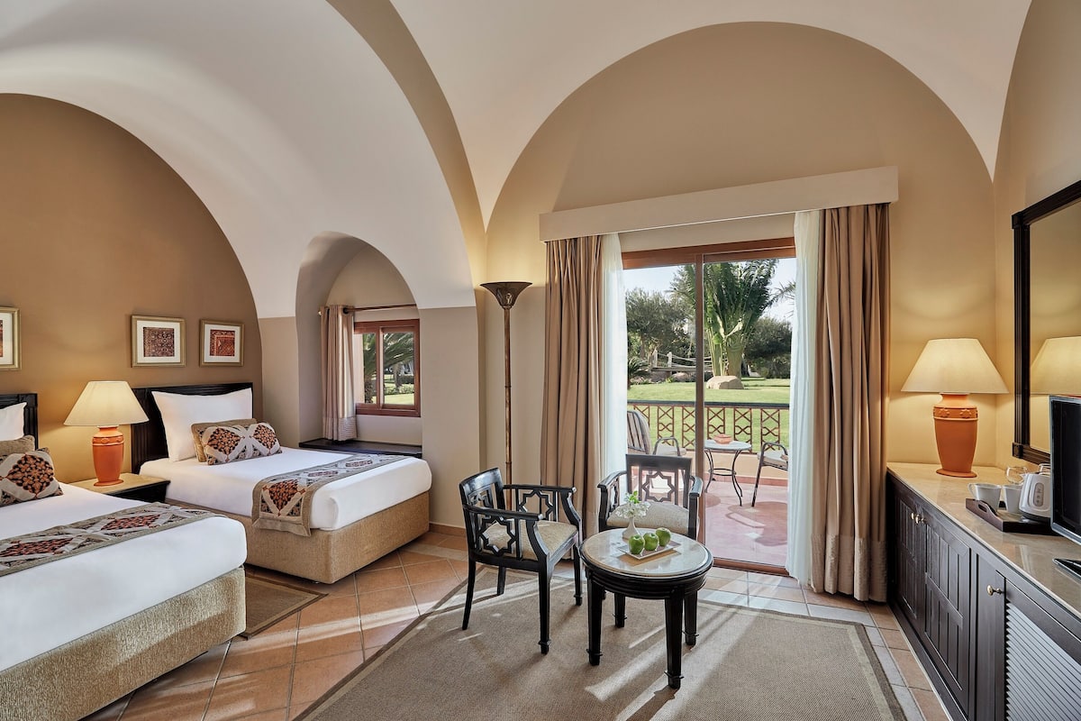 1 bedroom, in-room safe, individually decorated, individually furnished