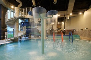 Tempat bermain anak – indoor