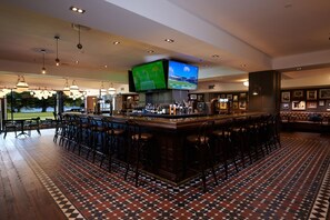 3 bars/lounges
