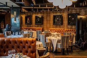 4 Restaurants; Frühstück, Mittagessen und Abendessen werden serviert