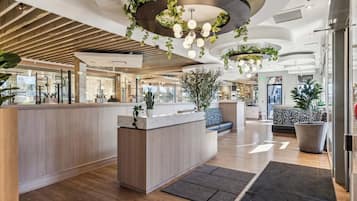 2 restaurants, breakfast served