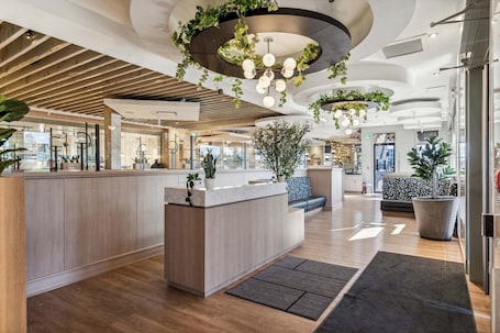 2 restaurantes, é servido café da manhã