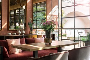 Bar auf der Dachterrasse