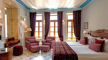 Suite, 1 slaapkamer | 1 slaapkamer, luxe beddengoed, een minibar, een kluis op de kamer