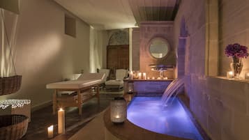 Indoor spa tub