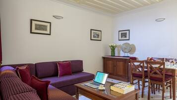 Honeymoon-Suite | Wohnbereich | LCD-Fernseher, DVD-Player