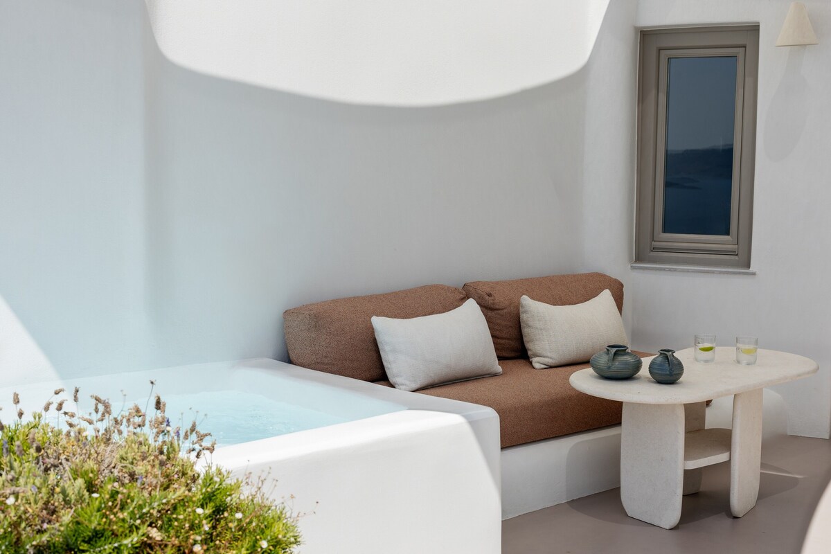 Senior Suite with plunge pool | Premium bedding, minibar, in-room safe, blackout drapes