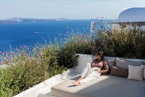 Grand Two Bedroom Suite | Premium bedding, minibar, in-room safe, desk - Canaves Ena - Small Luxury Hotels of the World (Santorini)