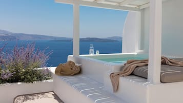 Honeymoon Suite with Plunge Pool | Θέα στην παραλία/θάλασσα