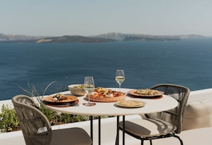 Breakfast, lunch and dinner served - Canaves Ena - Small Luxury Hotels of the World (Santorini)