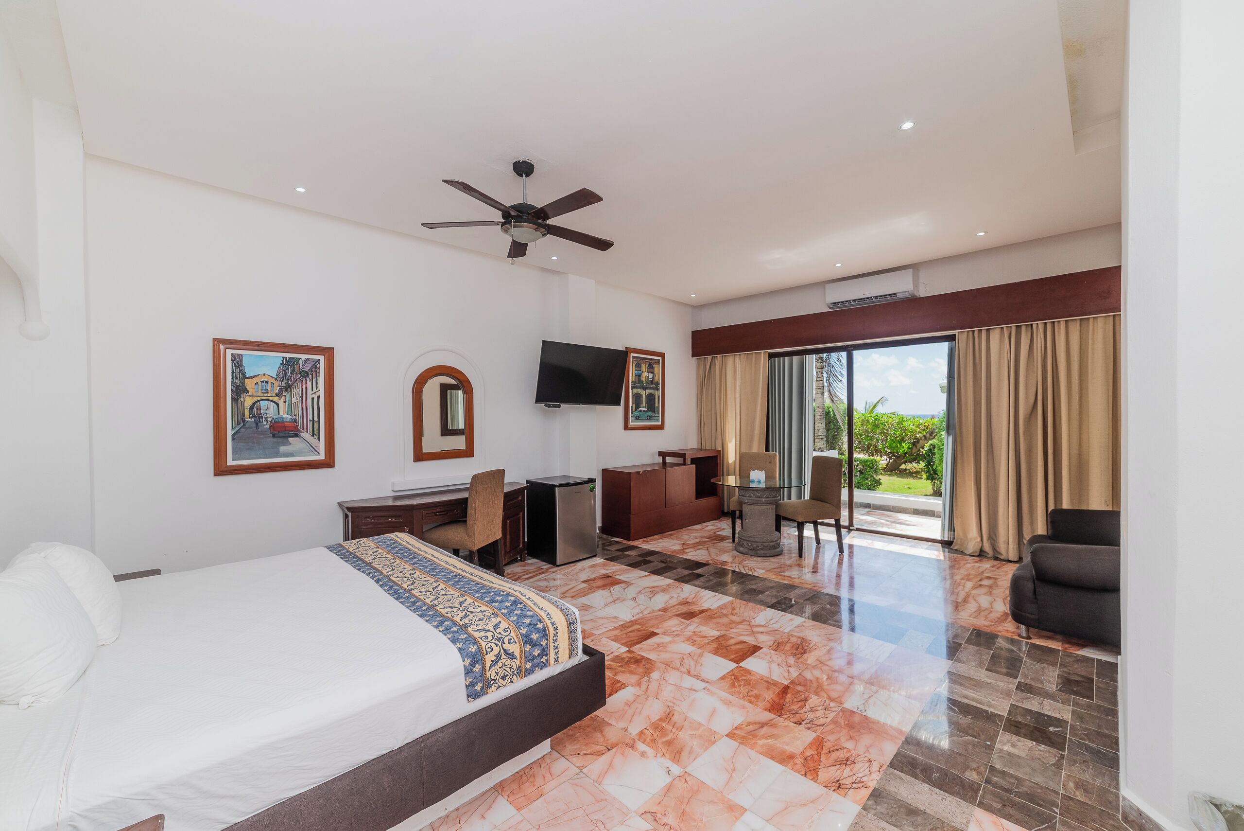 King Room with Garden View and Balcony | In-room safe, individually decorated, individually furnished