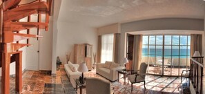 Presidential Suite, 2 Bedrooms, Ocean View | Ruang tamu | 42 inci televisyen skrin rata dengan satelit, TV 