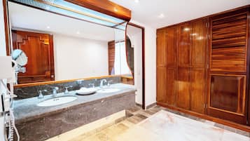 Svit Presidential | Badrum | Dusch, regndusch, hårtork och handdukar