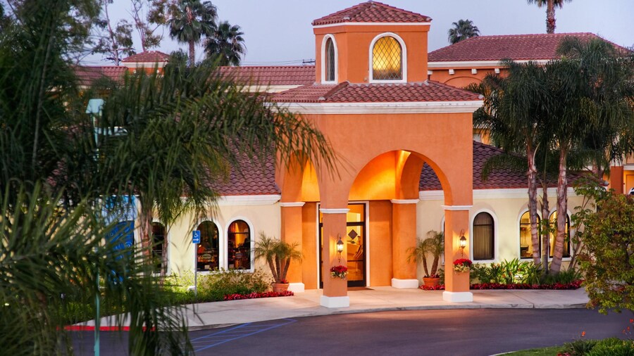 Cortona Inn & Suites Anaheim Resort