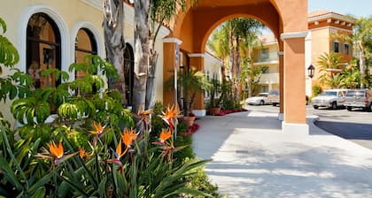 Cortona Inn & Suites Anaheim Resort