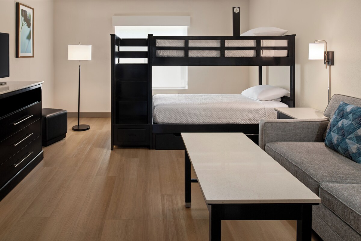 Suite, 1 Bedroom | In-room safe, desk, laptop workspace, blackout curtains
