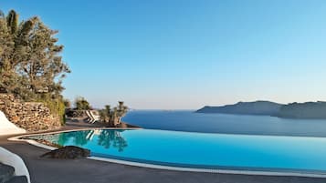 2 outdoor pools, pool umbrellas, pool loungers