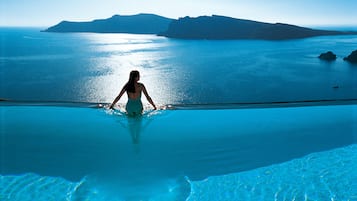 2 outdoor pools, pool umbrellas, pool loungers