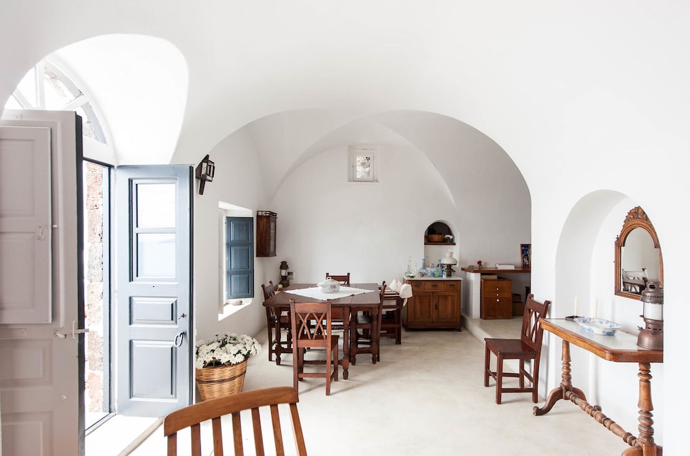 Perivolas Hotel by null