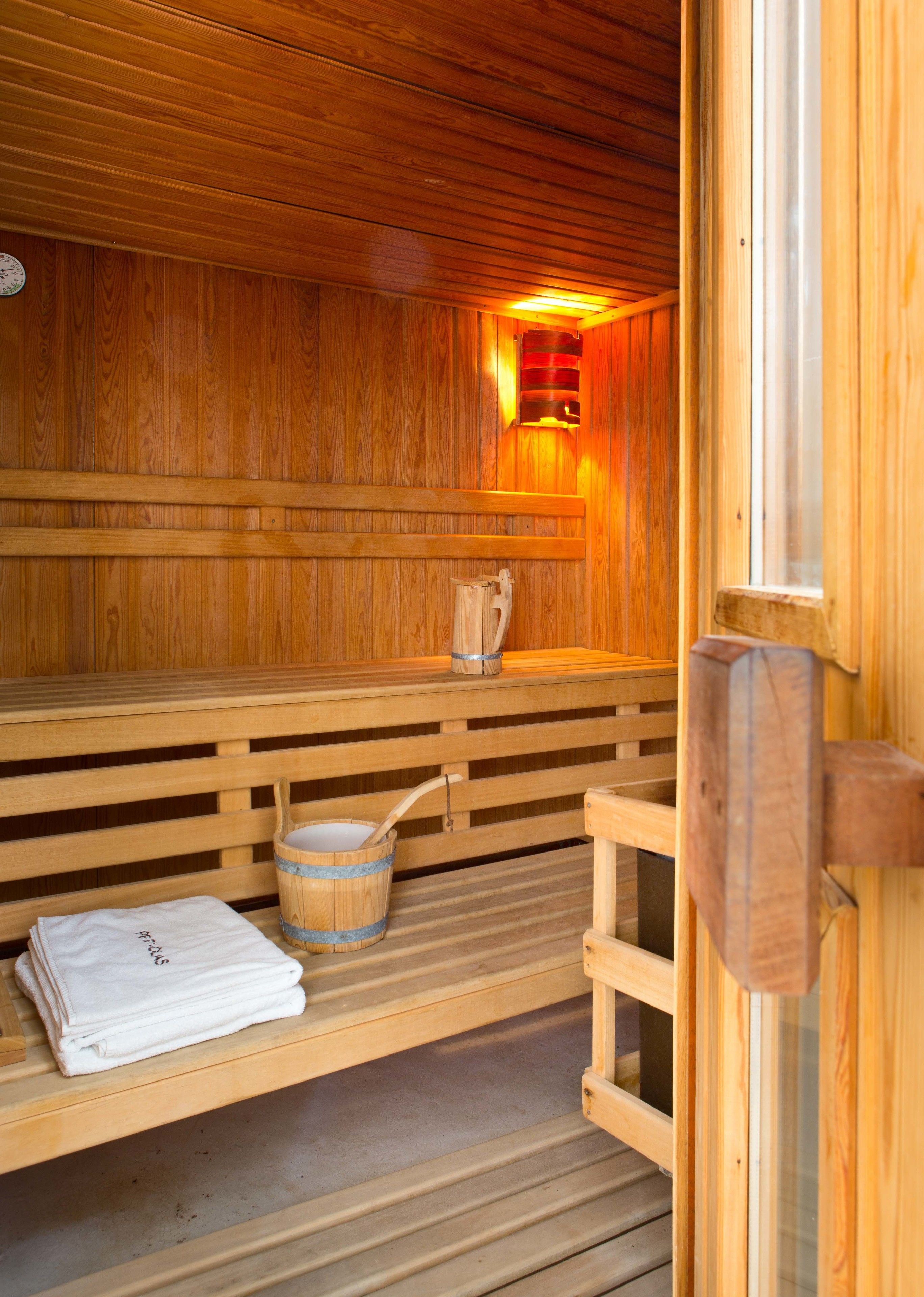 Couples treatment rooms, sauna, hot tub, steam room, Turkish bath