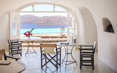 Breakfast, lunch, dinner served; Mediterranean cuisine, pool views . Perivolas