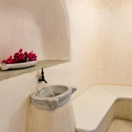 Couples treatment rooms, sauna, hot tub, steam room, Turkish bath