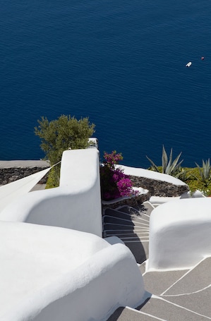 Terrace/patio. Perivolas