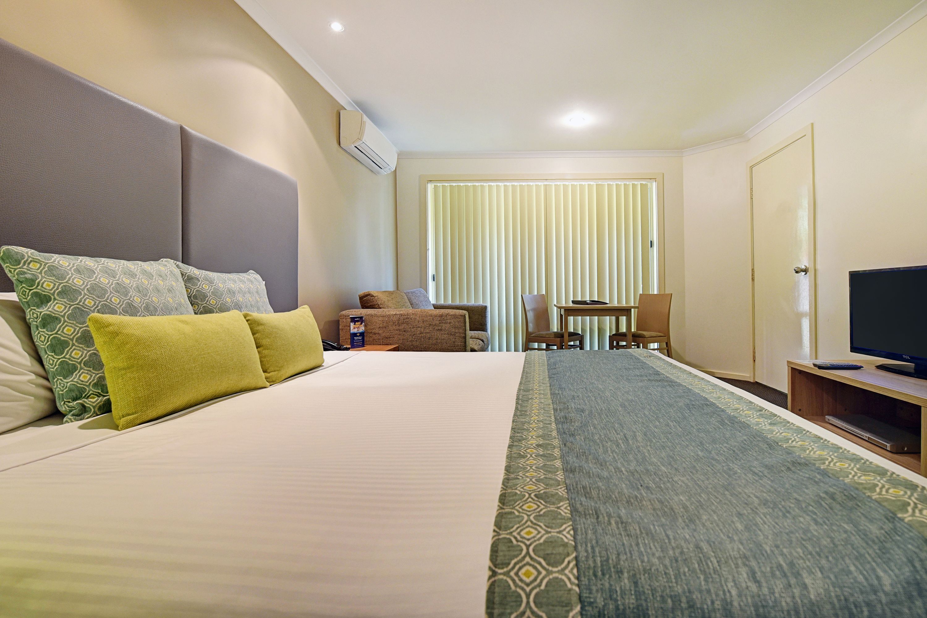 In-room safe, iron/ironing board, WiFi, bed sheets