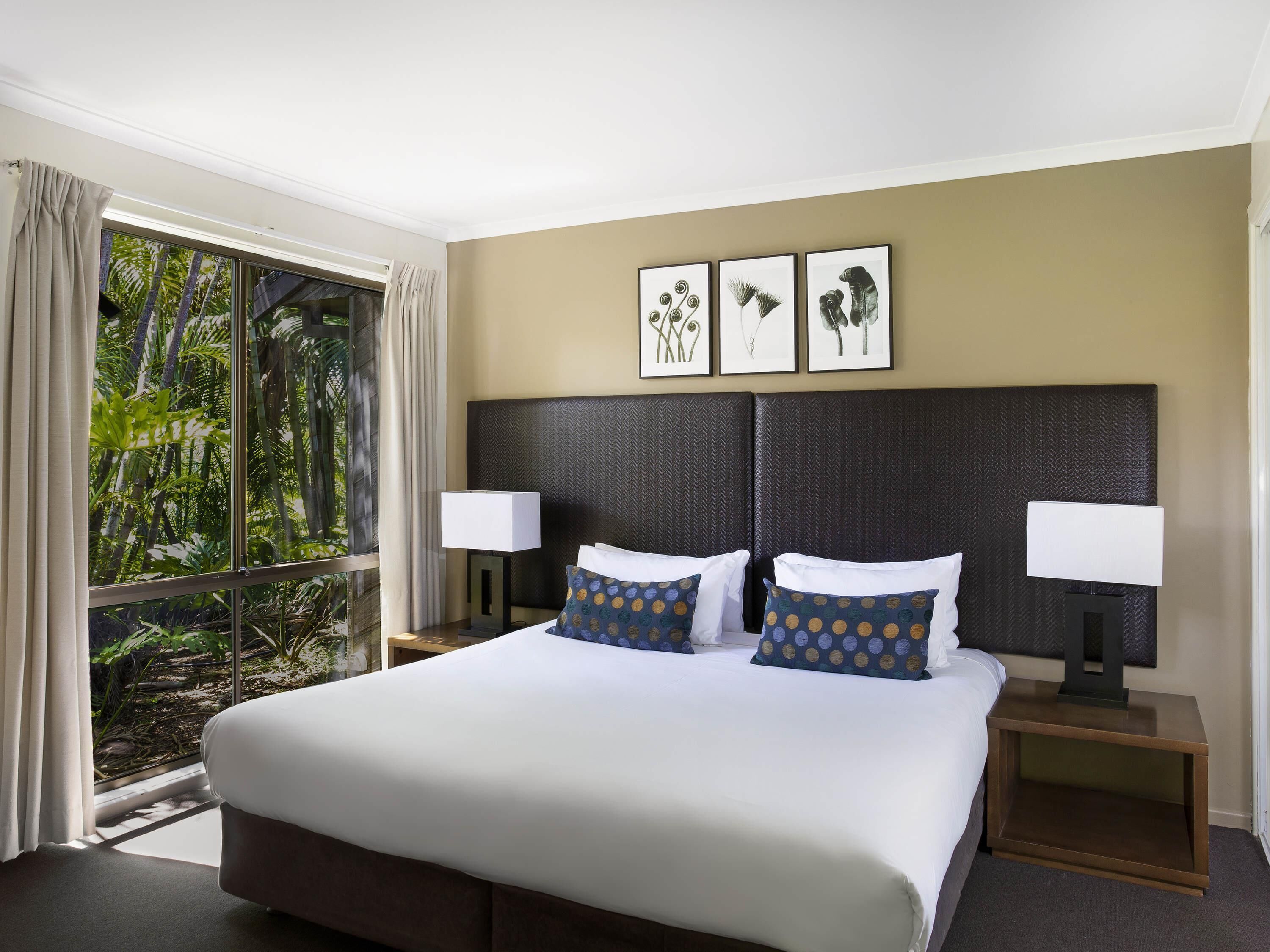 In-room safe, iron/ironing board, WiFi, bed sheets