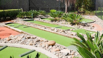 Mini-golf