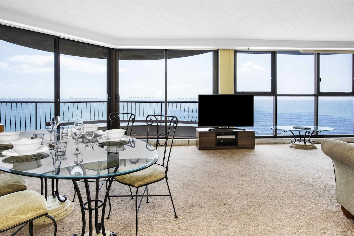 Premium Apartment, 2 Bedrooms (Ocean) | Individually decorated, individually furnished, iron/ironing board