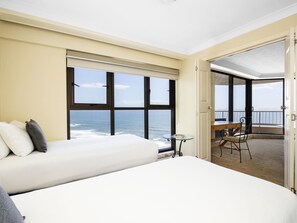 Premium Apartment, 2 Bedrooms (Ocean) | Individually decorated, individually furnished, iron/ironing board - Breakfree Acapulco (Surfers Paradise)