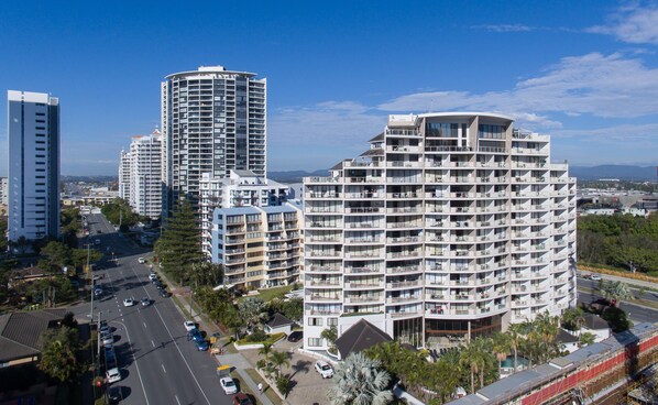 A modern hotel with multiple floors, balconies, and a parking area. - Broadbeach Savannah Hotel & Resort (Broadbeach)