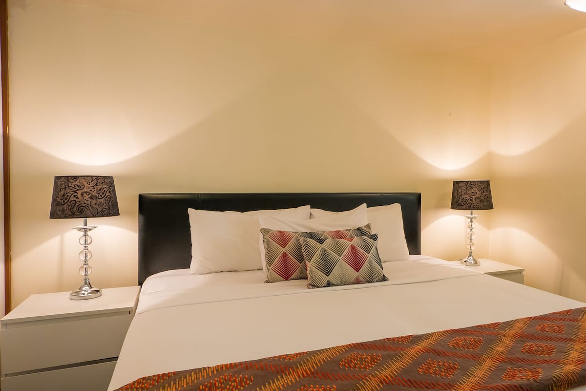 Budget Hotel Room | Premium bedding, cribs/infant beds, WiFi, bed sheets