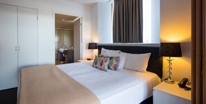 Studio, Accessible | Premium bedding, cots/infant beds, WiFi, bed sheets - Broadbeach Savannah Hotel & Resort (Broadbeach)