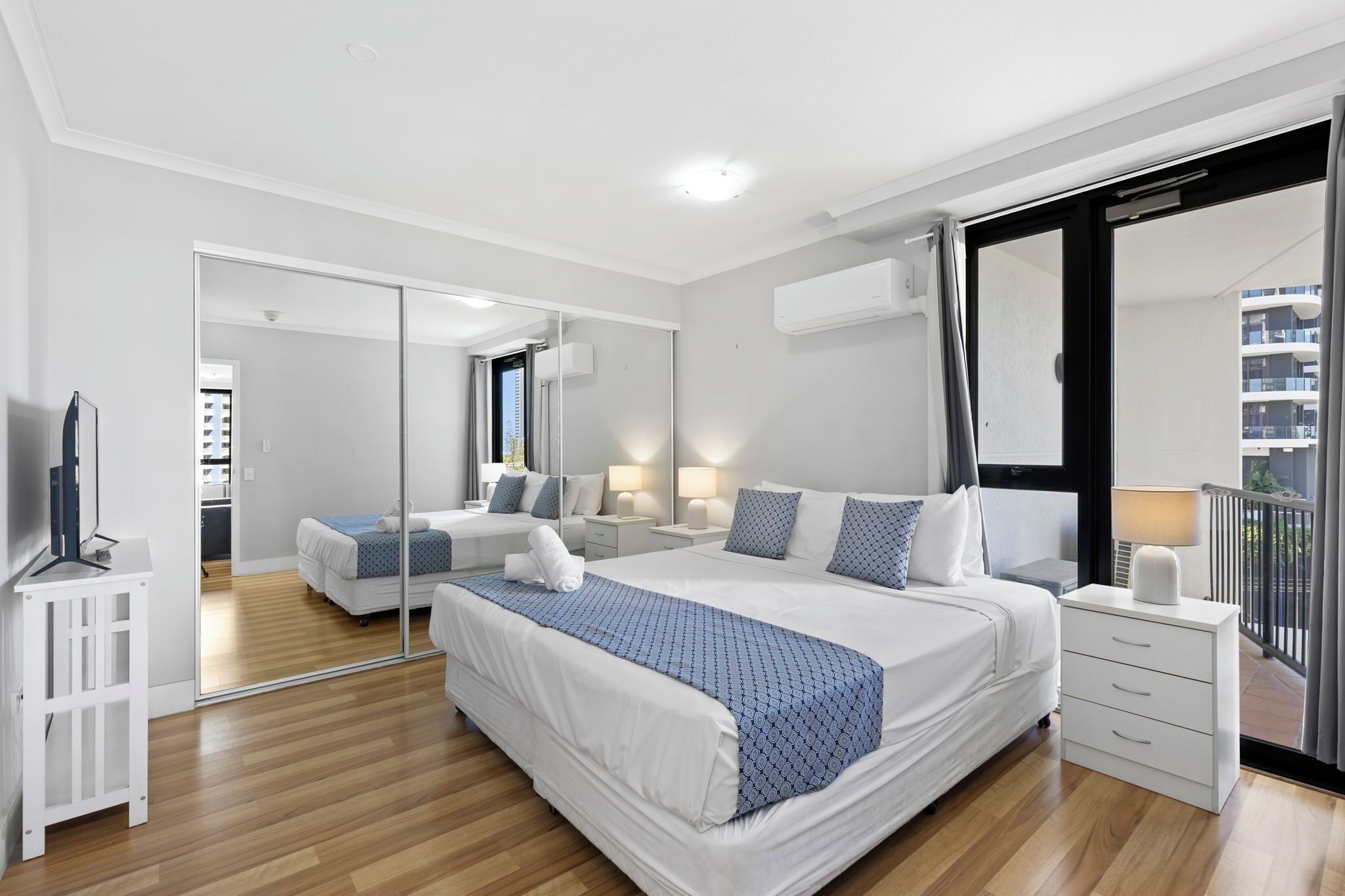 2 bedroom apartment | 2 bedrooms, individually decorated, individually furnished