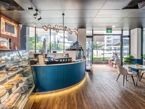 Café - Neptune Resort (Broadbeach)