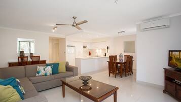 2 Bedroom Deluxe | Living area
